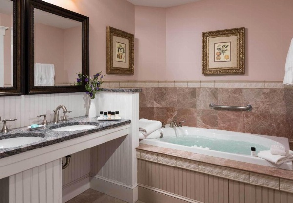 Grand Harbor Inn image 12